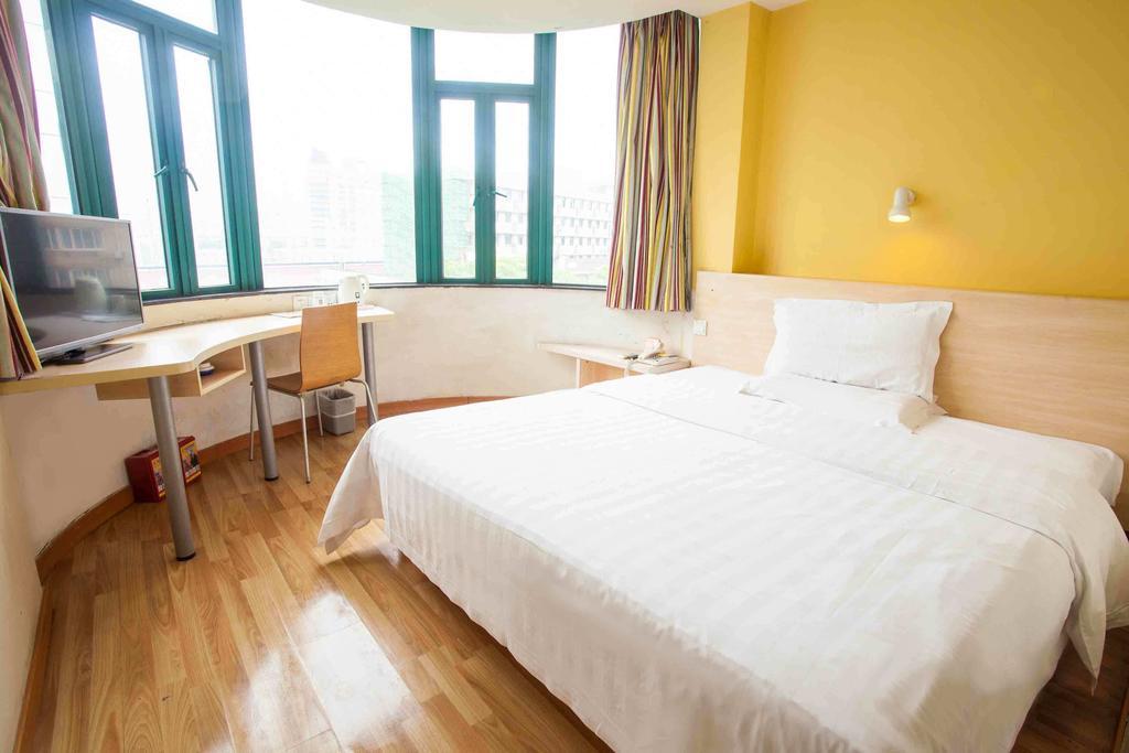 7Days Inn Qionghai Bus Station Room photo