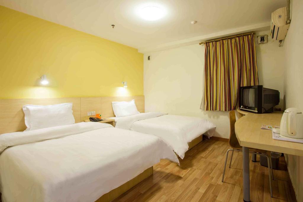 7Days Inn Qionghai Bus Station Room photo